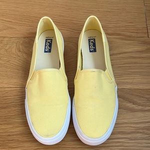 Size 7 yellow Keds
